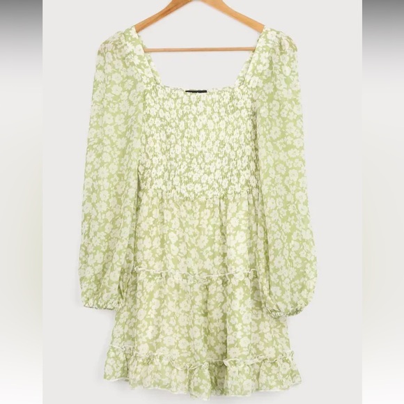Lulus Dresses & Skirts - Lulu’s Floral green dress